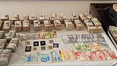 ضبط تجار عملة بحوزتهم 1.2 مليون دولار و48 ألف ريال