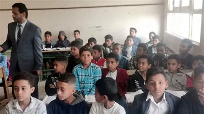 مدير تعليم أبوتشت يوجه بتفعيل حصص المشاهدة والأنشطة التربوية بالمدارس