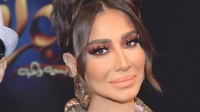 بسمة وهبة في العشرين من عمرها بالريش الناعم