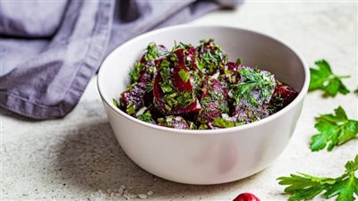 طريقة عمل سلطة الشمندر بالبقدونس.. تخلصك من مشاكل البشرة والهضم