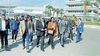 نائبا وزيرا السياحة والطيران يطمئنان على الخدمات المقدمة للسائحين بالمطار