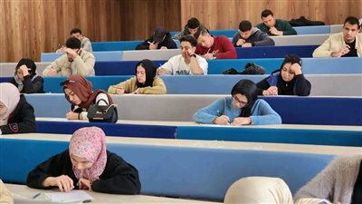 138 طالب يؤدون اختبارات أعمال الفصل بكلية الصيدلة بجامعة الإسماعيلية الأهلية 