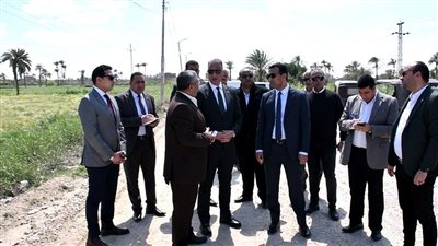 بتكلفة 8 مليون جنيه.. محافظ الفيوم يتفقد أعمال رصف طريق أبشواي / أبوكساه السياحي