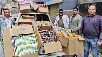 ضبط 37680 قطعة ألعاب نارية متنوعة بالفيوم 