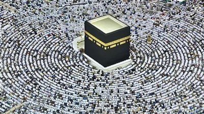 بث مباشر.. صلاة العشاء والتراويح من المسجد المكي في الليلة العاشرة من رمضان