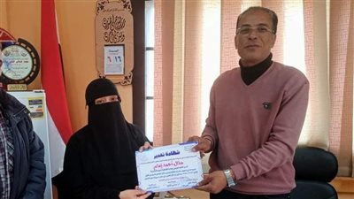 مدير الإدارة التعليميه بالقنطرة شرق  يهنئ  قسم تكافؤ الفرص 