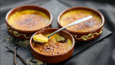 جددي سفرتك وحضري حلوى كريم بروليه اللذيذة