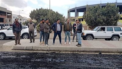 رئيس جهاز مدينة العبور يتفقد أعمال تطوير طرق المنطقة الصناعية الأولى 