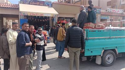 سيارة متنقلة لطرح السلع الغذائية المخفضة بالعبور الجديدة