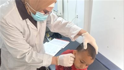 فحص 1424 مريضًا فى قافلة علاجية بقرية كوم بني مراس بالدقهلية 