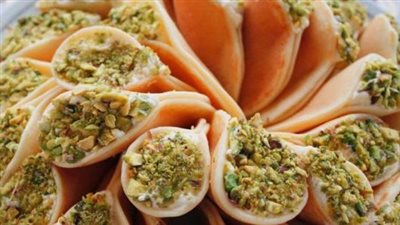 أضيفي لمستك المختلفة وحضري القطايف بالقشطة وعين الجمل