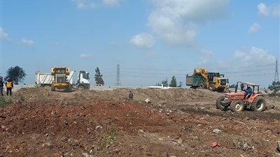 حملة مكبرة لإزالة التعديات علي الأرضي الزراعية بطريق رافد جمصه