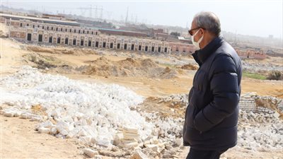 محافظ القليوبية يتابع إزالة 400 حالة مقابر مخالفة بجمعية النصر بالخانكة 