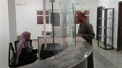 محافظ أسوان يتابع نسب ومعدلات تنفيذ مشروعات 