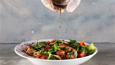 طريقة عمل سلطة الفتوش بدبس الرمان| تحمي القلب وتعزز جهاز المناعة