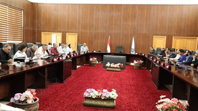 البحر الأحمر تناقش الاستعدادات النهائية لبطولة العالم لسباحة المياه المفتوحة بالغردقة