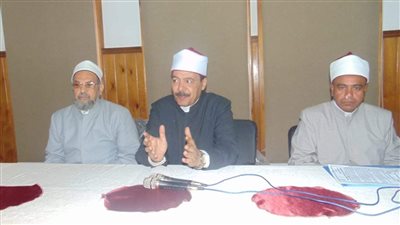 استعدادًا لاختبارات مارس .. رئيس أزهر سوهاج يلتقي شيوخ المعاهد