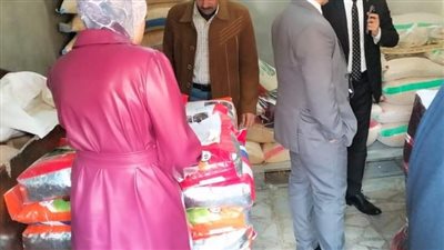  20 محضر والتحفظ على لحوم بدون بيانات في حملة على الأسواق والمخابز ببنى سويف