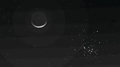 الليلة.. القمر يُعانق خلية النحل في مشهد بديع  