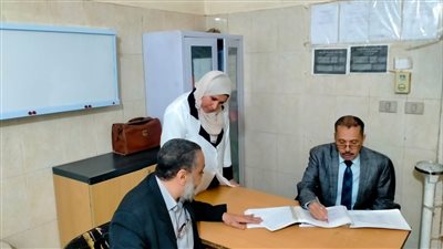 وكيل صحة سوهاج يُحيل المخالفين بوحدتي طب الأسرة بالروافع ونيدة للتحقيق 