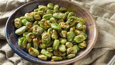 جددي سفرتك وحضري الفول الأخضر بالزيت على السحور