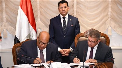 العشري: الشباب العمود الفقري في عملية التطوير والتنمية وهم مستقبل مصر