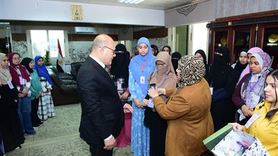 سفيرات التربية النوعية بسوهاج ينتجن مستحضرات تجميل ووجبات غذائية صحية مستدامة