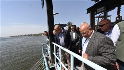 وزير الإسكان يتفقد مأخذ ومحطة مياه شبرا الخيمة