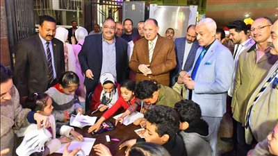 محافظ أسيوط يتفقد معرض ومنفذ بيع إصدارت الهيئة العامة لقصور الثقافة