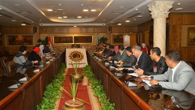 محافظ الغربية يناقش المشروعات الجاري تنفيذها بالمراكز والمدن  