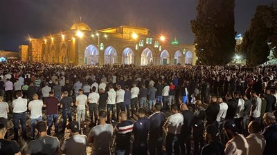 50 ألفا يؤدون صلاتي العشاء والتراويح في المسجد الأقصى