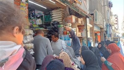 رئيس مدينة مطاى يتابع مبادرة خفض الأسعار بمنافذ بيع السلع الغذائية 