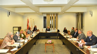 رئيس جامعة أسيوط يرأس الاجتماع الدوري لمعهد جنوب مصر للأورام