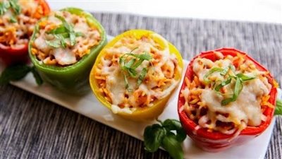 اكسري القواعد واصنعي فلفل ألوان محشي بالدجاج والموتزاريلا لرمضان