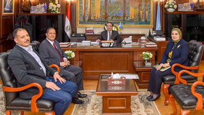 محافظ الإسكندرية: القيادة السياسية حريصة على تهيئة مناخ الاستثمار 