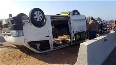 بالأسماء.. إصابة 9 أشخاص في انقلاب سيارة ميكروباص بالفيوم 