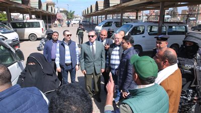 محافظ كفر الشيخ يتفقد مجمع مواقف سيارات الأجرة