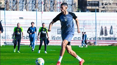 احتفاليه بعيد ميلاد نجمى الزمالك فى التدريبات 