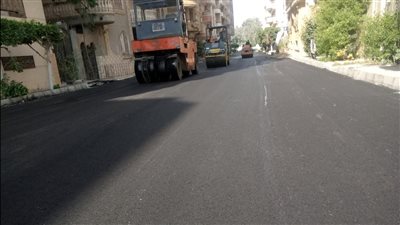 رصف 12 شارعًا بمنطقة 24 أكتوبر في الإسماعيلية