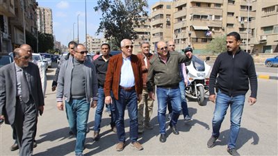 محافظ الجيزة يعاين كفاءة السلالم الكهربائية لكوبري المشاة بشارع شارل دي جول