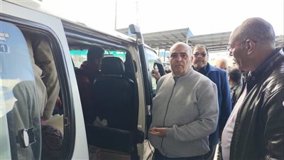 سكرتير عام محافظة البحيرة يتفقد مجمع المواقف بإدكو 