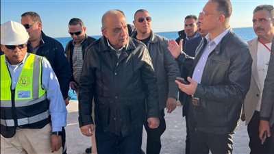 في جولة ميدانية.. وزير قطاع الأعمال يتفقد شركة سيناء للمنجنيز بمدينة أبو زنيمة