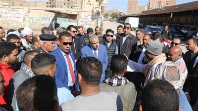 محافظ سوهاج يتابع انتظام العمل بمواقف دار السلام وساقلتة بمدينة ناصر 