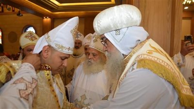 الأنبا مكاريوس يشهد سيامة كهنة جدد في المنيا.. بالصور