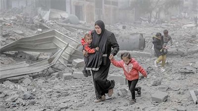 مقتل 18 فلسطينيًا بقصف إسرائيلي على منزل في دير البلح