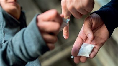 المشدد 10 سنوات للمتهم بالاتجار فى المخدرات