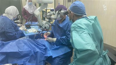 إنقاذ عامل من العمى بمستشفى سوهاج الجامعي بعد إصابته بشظية في الشبكية