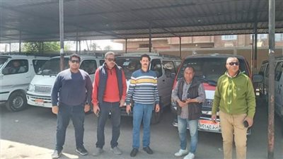  أنور يتفقد مجمع مواقف سيارات نجع حمادي لمتابعة تطبيق التعريفة الجديدة 