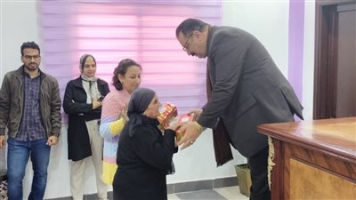 رئيس مدينة سفاجا يكرم الأمهات والموظفات المثاليات بمناسبة عيد الأم