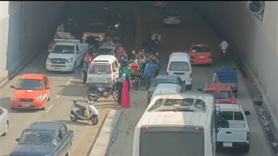 صور تكشف تكدس حركة المرور بنفق الثلاثيني بالإسماعيلية بسبب حادث 